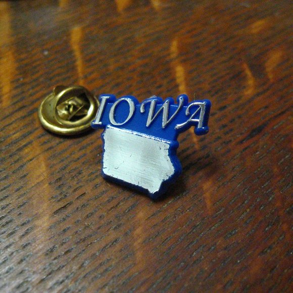 🇺🇲 Iowa Map Vintage Lapel Pin - Picture 2 of 4